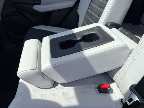 New 2025 Mitsubishi Outlander SE image 31