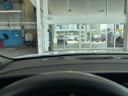 Used 2025 Buick Envista Sport Touring image 34