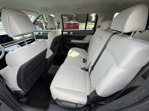 Used 2024 Hyundai Santa Fe SE FWD image 17