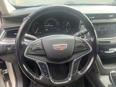 Used 2018 Cadillac XT5 Premium Luxury FWD image 18