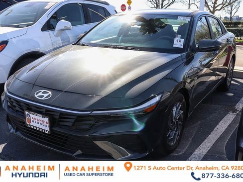 Used 2024 Hyundai Elantra SEL image 1