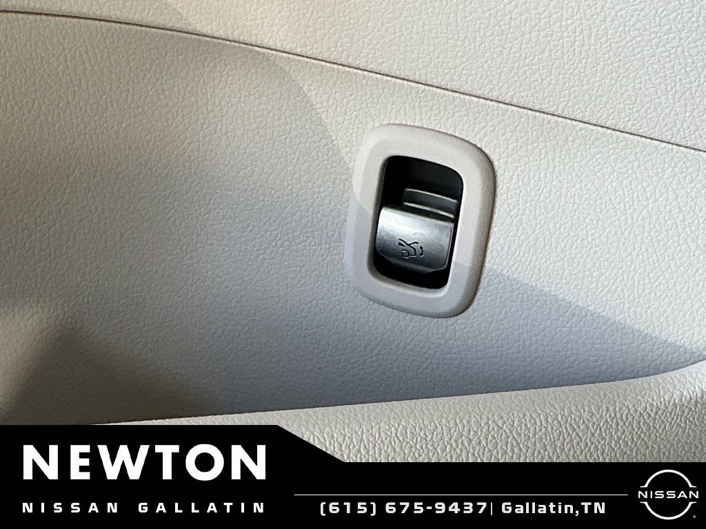 Used 2025 Mercedes-Benz C 300 4MATIC Sedan image 43