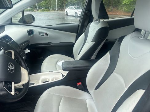 Used 2016 Toyota Prius Four FWD image 11