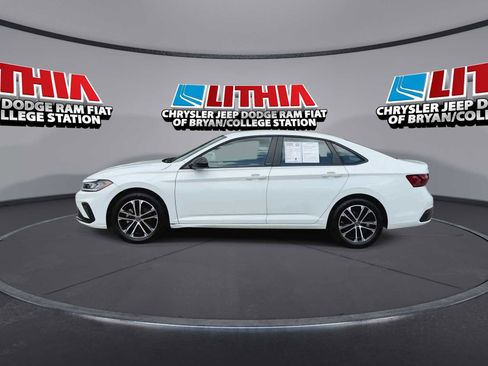 Used 2025 Volkswagen Jetta Sport FWD image 5