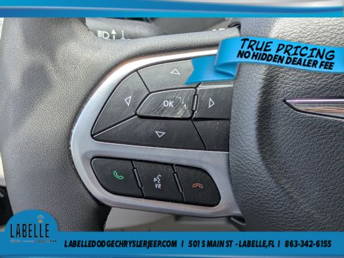 Used 2023 Chrysler Pacifica Touring-L FWD image 18