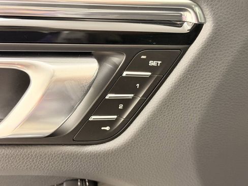 Used 2025 Porsche Macan image 12