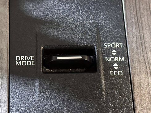 Used 2025 Toyota Highlander Platinum AWD/4WD image 26