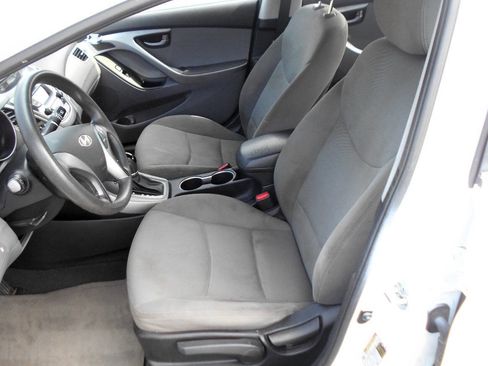 Used 2016 Hyundai Elantra SE image 9