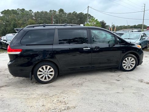 Used 2012 Toyota Sienna LE image 4