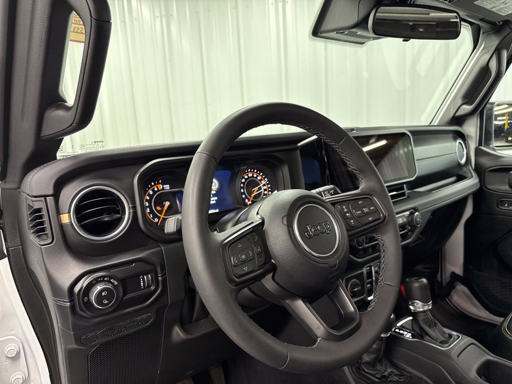 Used 2025 Jeep Gladiator Sport AWD/4WD image 19