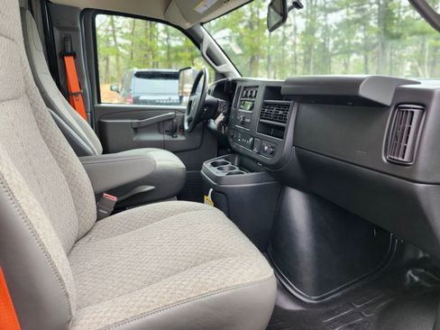 Used 2022 Chevrolet Express 3500 w/ Power Convenience Package RWD image 9
