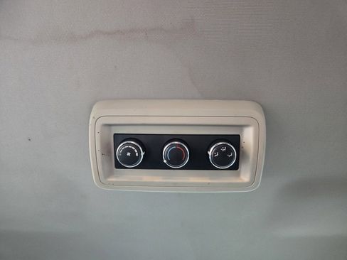 Used 2018 Dodge Journey SXT image 34