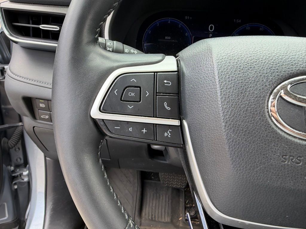 Used 2024 Toyota Highlander Limited FWD image 26