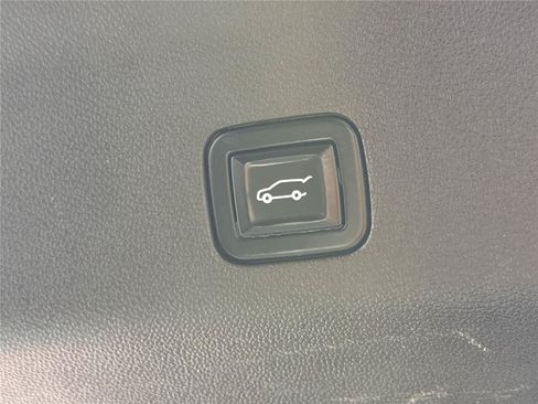 Certified 2021 GMC Yukon XL SLT w/ SLT Luxury Plus Package AWD/4WD image 19