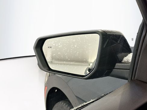 Used 2023 Chevrolet Equinox LT w/ Driver Convenience Package image 16