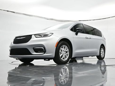 New 2026 Chrysler Pacifica Select FWD image 18