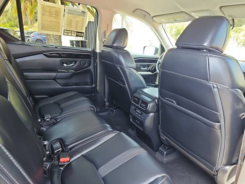 Used 2025 Honda Pilot EX-L image 11