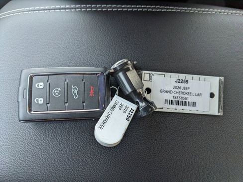 New 2026 Jeep Grand Cherokee L Laredo image 34
