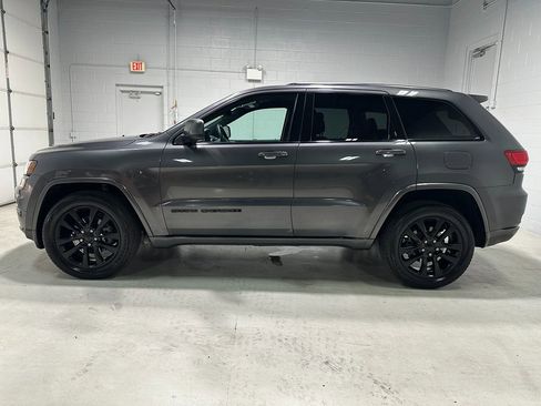 Used 2018 Jeep Grand Cherokee Altitude AWD/4WD image 18