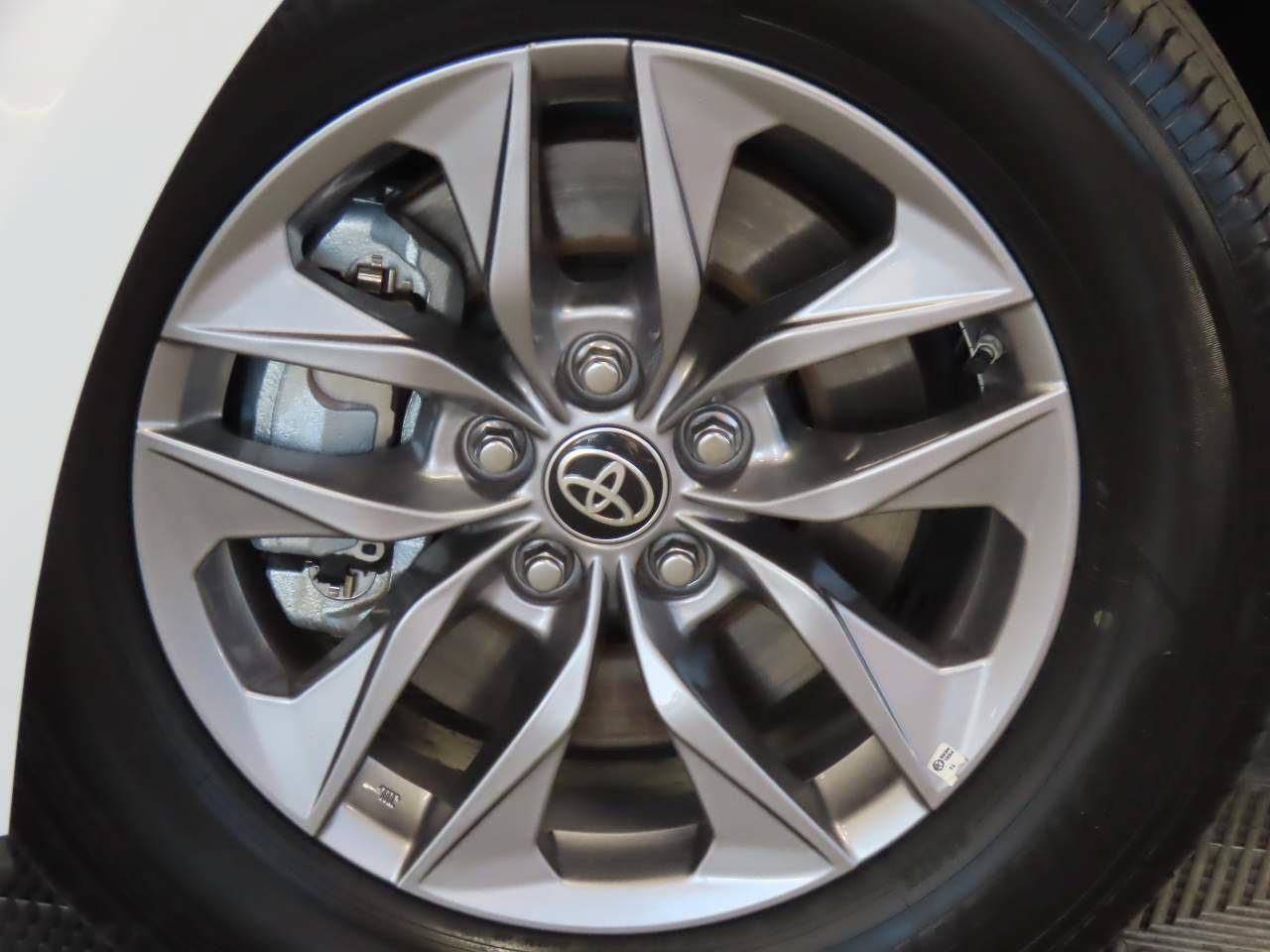 Used 2025 Toyota Sienna LE FWD image 8
