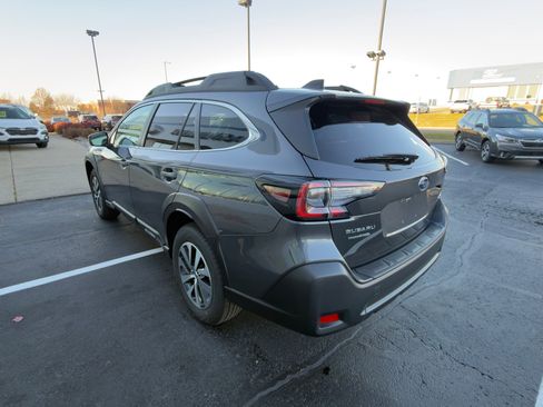 Certified 2025 Subaru Outback Premium w/ Popular Package #1A image 5