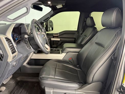Used 2022 Ford F250 Lariat w/ Black Appearance Package AWD/4WD image 5