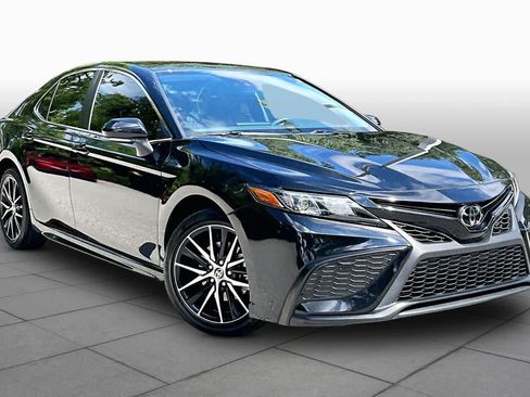 Used 2024 Toyota Camry SE FWD image 3