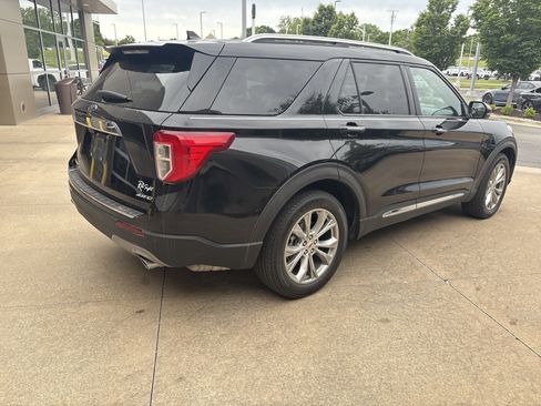 Used 2021 Ford Explorer Limited w/ Equipment Group 301A AWD/4WD image 10