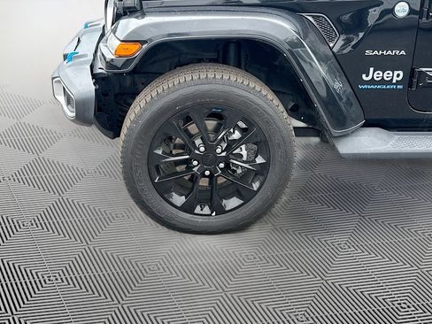 Used 2023 Jeep Wrangler Unlimited Sahara AWD/4WD image 34