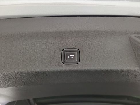 Used 2024 Chevrolet Tahoe High Country image 3