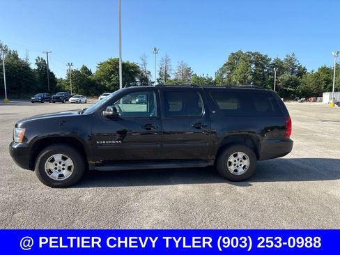 Used 2013 Chevrolet Suburban LT w/ Luxury Package AWD/4WD image 4