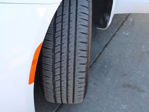 Used 2023 Chrysler Pacifica Touring-L image 13