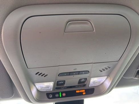 Used 2018 Chevrolet Equinox Premier image 30