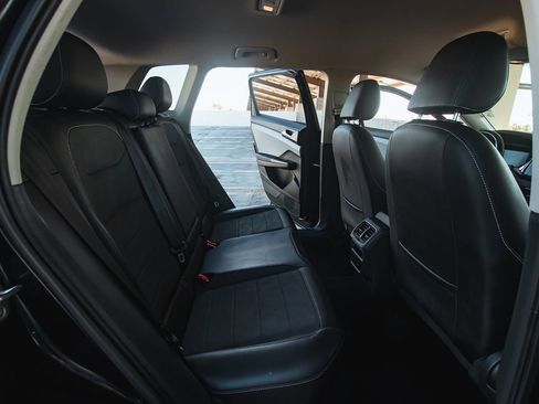 Used 2022 Volkswagen Taos SE image 22