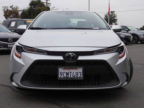 Used 2022 Toyota Corolla LE image 3
