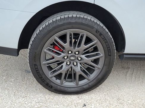 Used 2025 Ford Expedition Platinum w/ Stealth Performance Package image 5