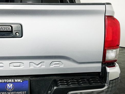Used 2016 Toyota Tacoma TRD Sport image 13
