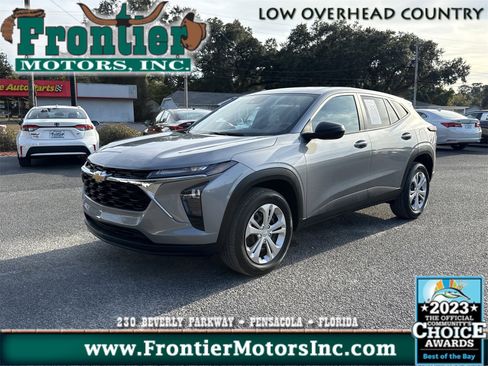 Used 2024 Chevrolet Trax LS w/ Driver Confidence Package image 1