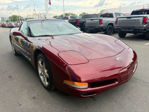 Used 2003 Chevrolet Corvette Coupe w/ Preferred Equipment Group RWD image 3