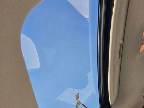 Used 2025 Hyundai Venue SEL image 18