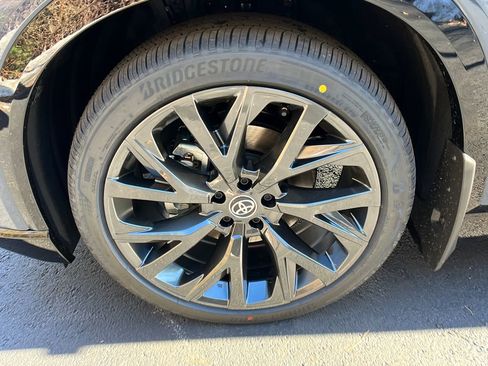 New 2026 Toyota Crown Signia Limited w/ Advanced Technology Package image 25