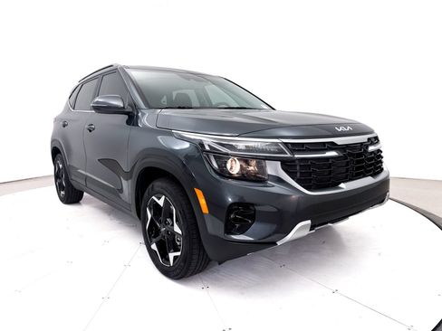 Certified 2025 Kia Seltos EX w/ EX Sunroof Package AWD/4WD image 13