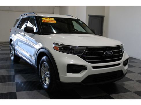 Used 2020 Ford Explorer XLT image 4