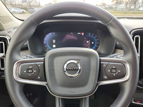 Used 2025 Volvo XC40 B5 Core image 19
