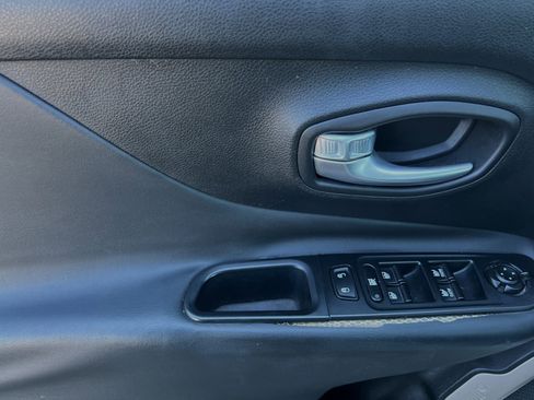 Used 2015 Jeep Renegade Limited image 11