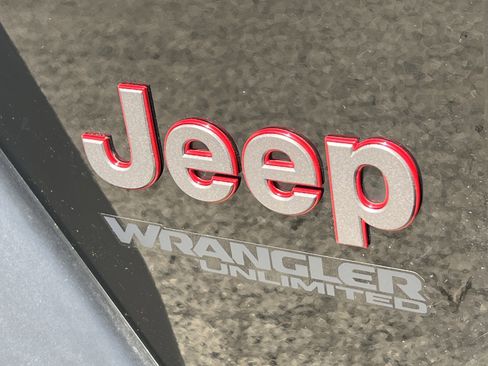 Used 2021 Jeep Wrangler Unlimited Rubicon w/ Uconnect 4C Nav & Sound Group AWD/4WD image 8