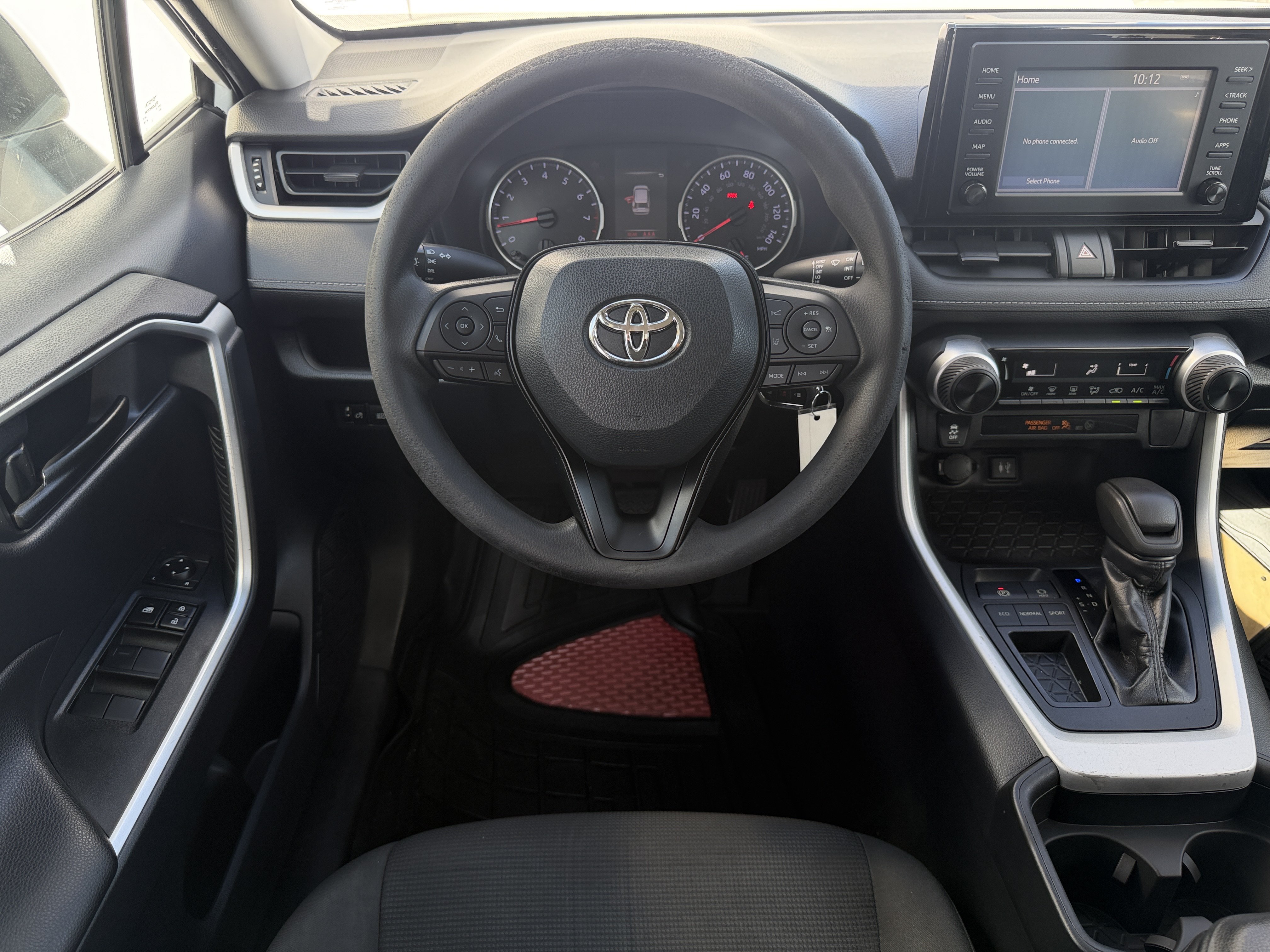 Used 2019 Toyota RAV4 LE FWD image 14