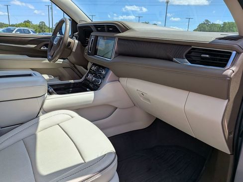 Used 2023 GMC Yukon XL Denali w/ Denali Reserve Package AWD/4WD image 30