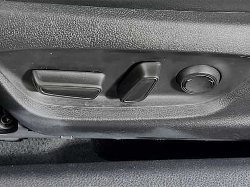 Used 2023 Toyota Camry SE image 16