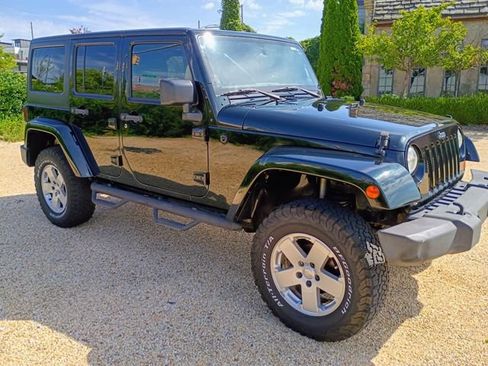 Used 2012 Jeep Wrangler Unlimited Sahara w/ Connectivity Group AWD/4WD image 2